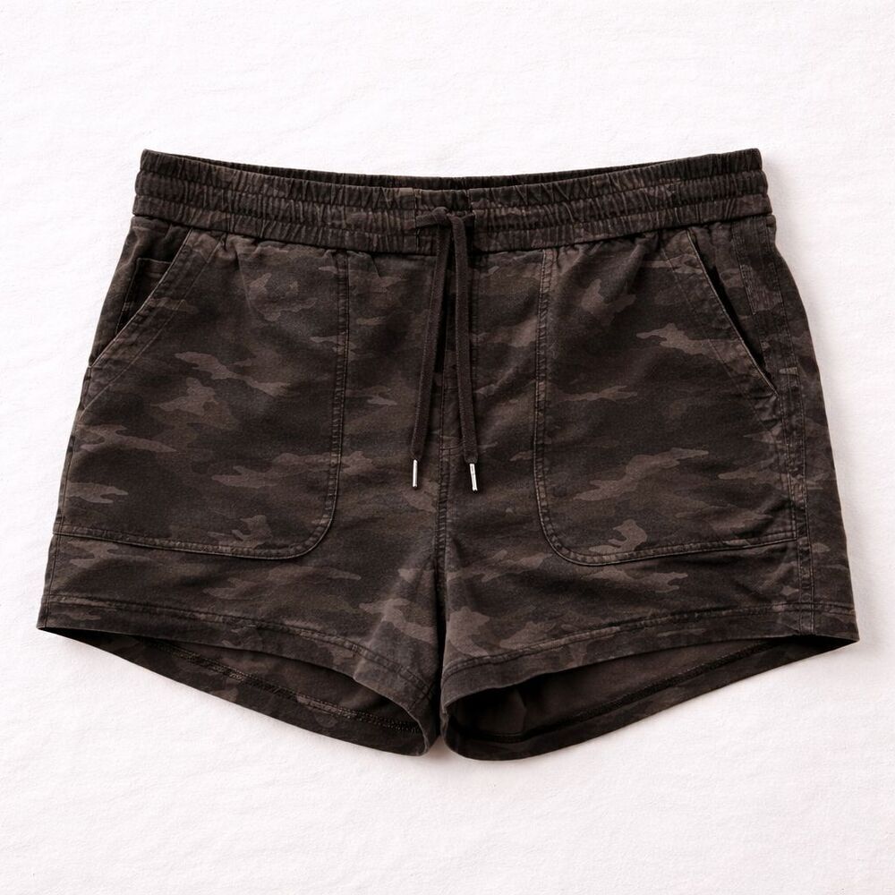 Athleta Camo Farallon Shorts Size 20 Organic Cotton Elastic Waist Pockets